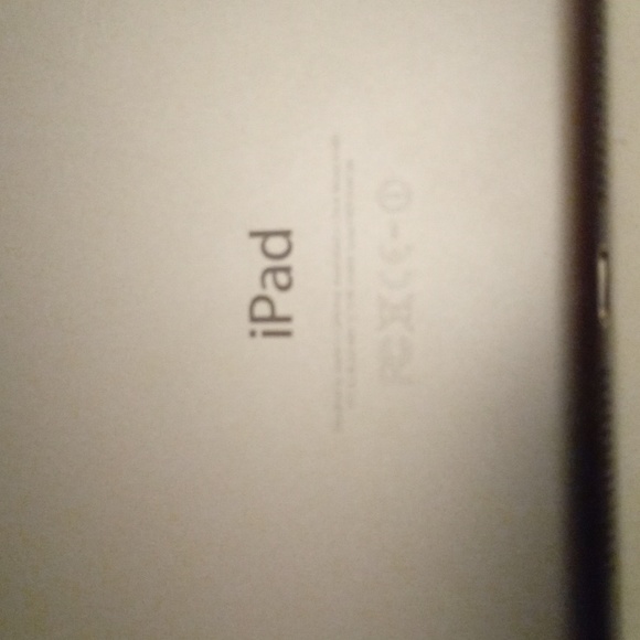 2 IPads - Picture 2 of 4